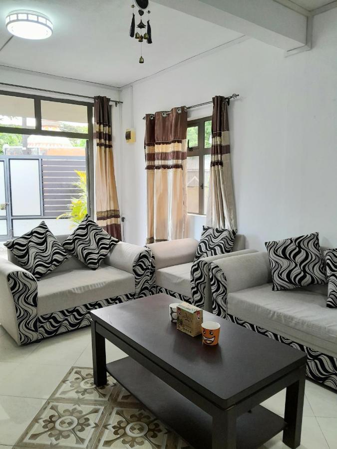 Beautiful Affordable House - 5 Minutes From The Airport And 12 Minutes To Blue Bay Beach Mon Tresor Exterior foto