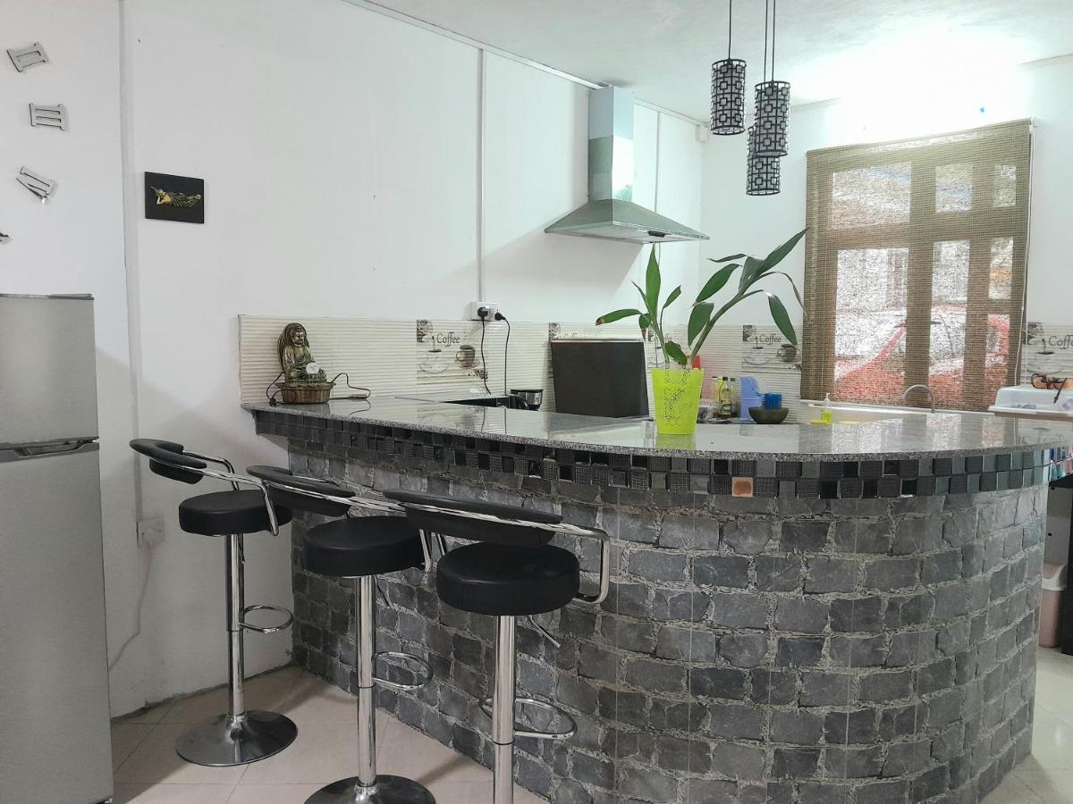 Beautiful Affordable House - 5 Minutes From The Airport And 12 Minutes To Blue Bay Beach Mon Tresor Exterior foto