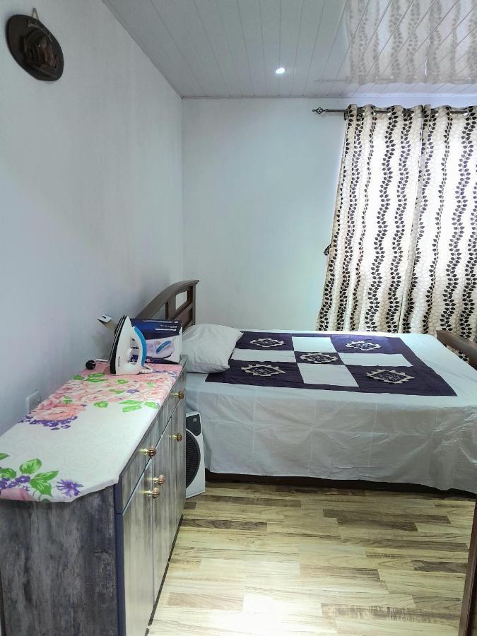 Beautiful Affordable House - 5 Minutes From The Airport And 12 Minutes To Blue Bay Beach Mon Tresor Exterior foto
